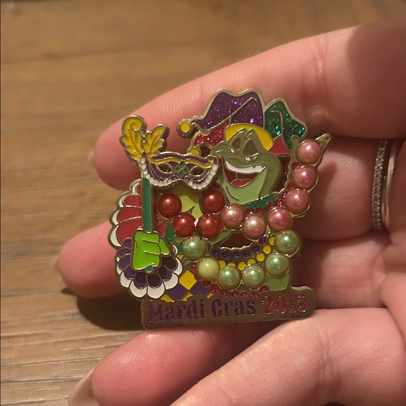 Disney X Princess and the Frog Mardi Gras 2015 Frog Pin - Picture 5 of 9
